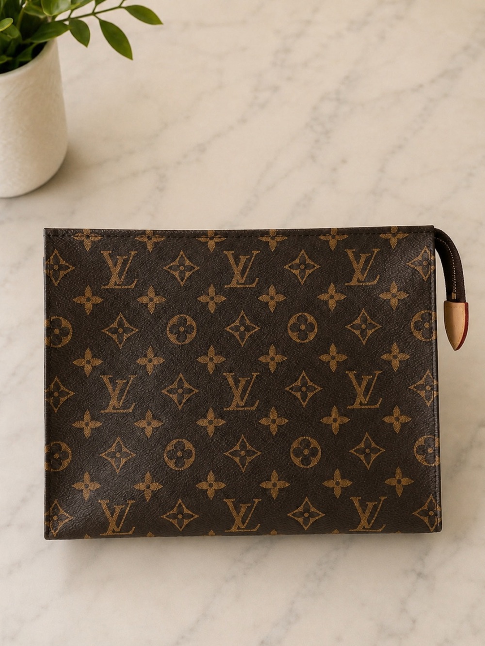 Louis Vuitton Toiletry 26